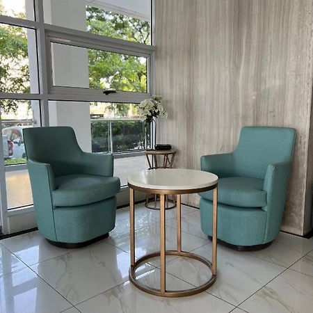 Chic, Modern , Minimalist Design At The Loop Condo Tower Cagayan de Oro Esterno foto