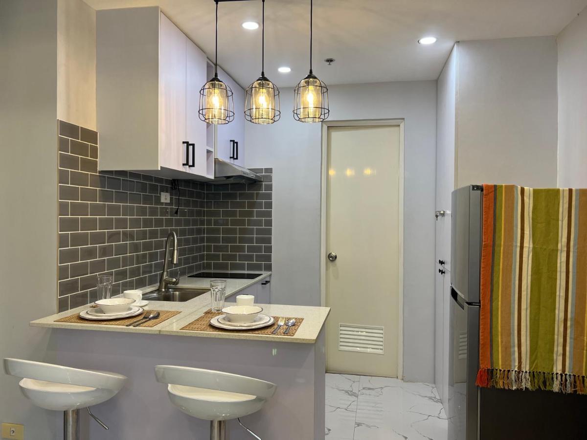 Chic, Modern , Minimalist Design At The Loop Condo Tower Cagayan de Oro Esterno foto