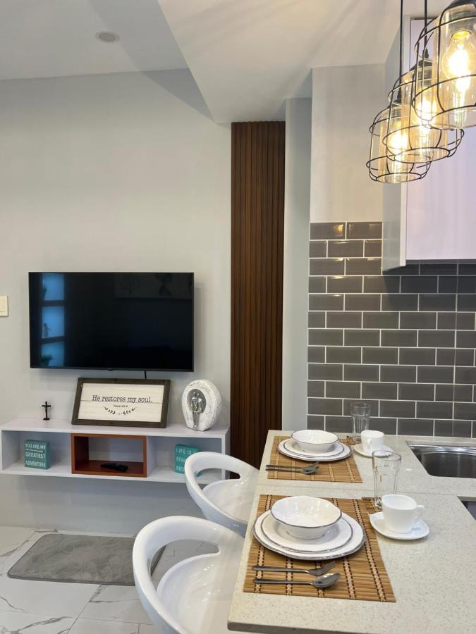 Chic, Modern , Minimalist Design At The Loop Condo Tower Cagayan de Oro Esterno foto