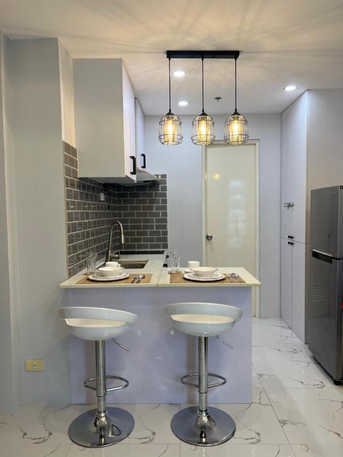 Chic, Modern , Minimalist Design At The Loop Condo Tower Cagayan de Oro Esterno foto